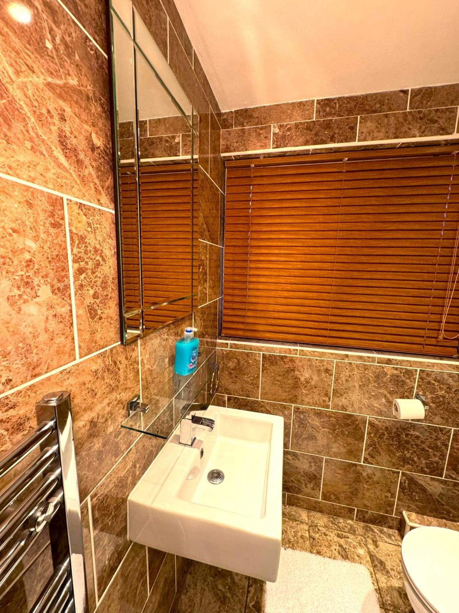 Dundridge Home - Morden Urban Living - Sleeps Up To 9 Guests & Private Parking For 2 Vehicles Bristol Zewnętrze zdjęcie